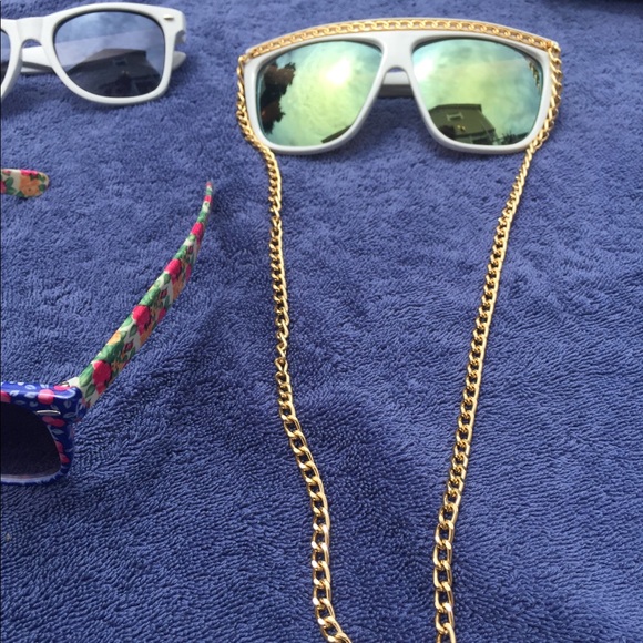 4 stylish pairs of sunglasses - Picture 2 of 2